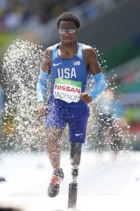 Desmond Jackson of the United States competing in the men’s T42 long jump at the Rio 2016 Paralympic Games, wearing a below-the-knee sports prosthesis. Photograph by Fernando Frazao, Agencia Brasil, Creative Commons Attribution 2.0 licence.